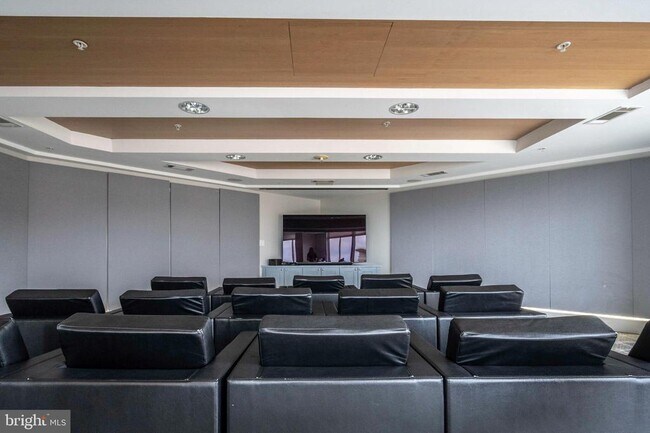 Building Photo - 3600 S Glebe Rd