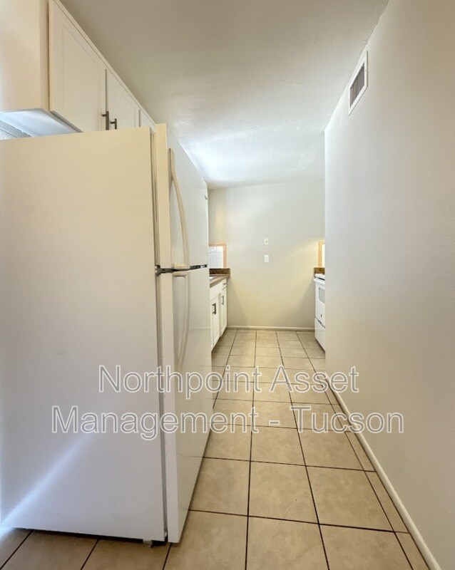 Building Photo - 1404 N Craycroft Rd