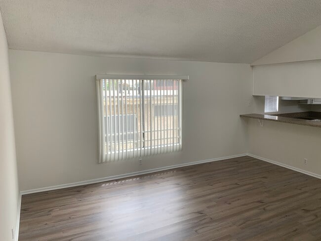 Building Photo - 1939 Beloit Ave