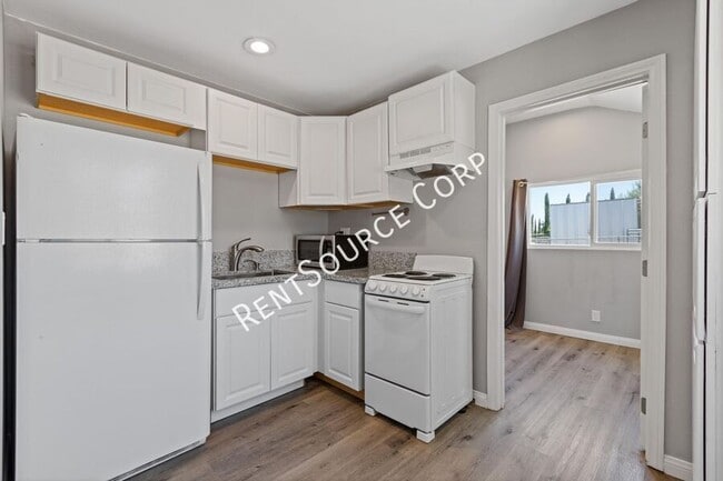 Building Photo - 4535 W Ave M10