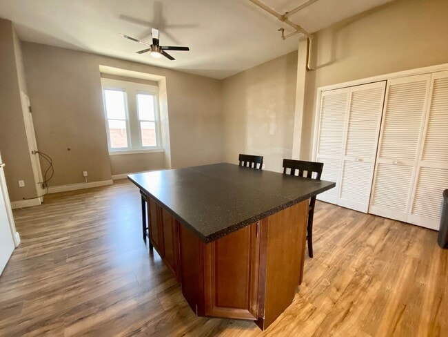 Building Photo - 1305 Allegheny Ave