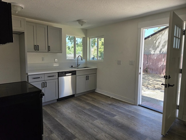 Building Photo - 3200 34th Ave