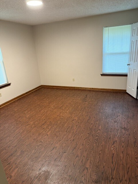 Building Photo - 1003 Clearmont Dr