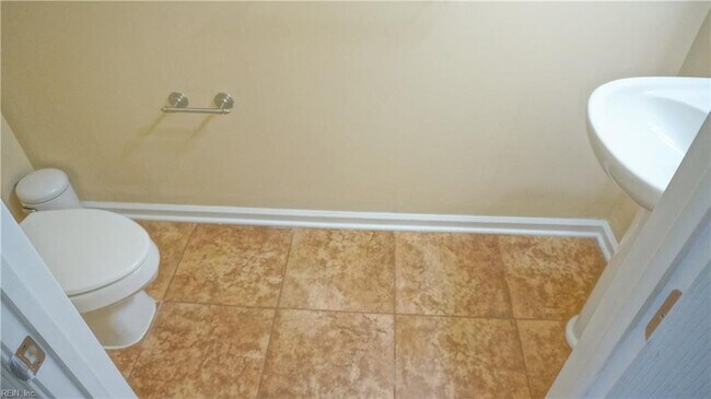 Building Photo - Coming Soon-Fabulous Townhome w/TWO or THREE Car Garage!