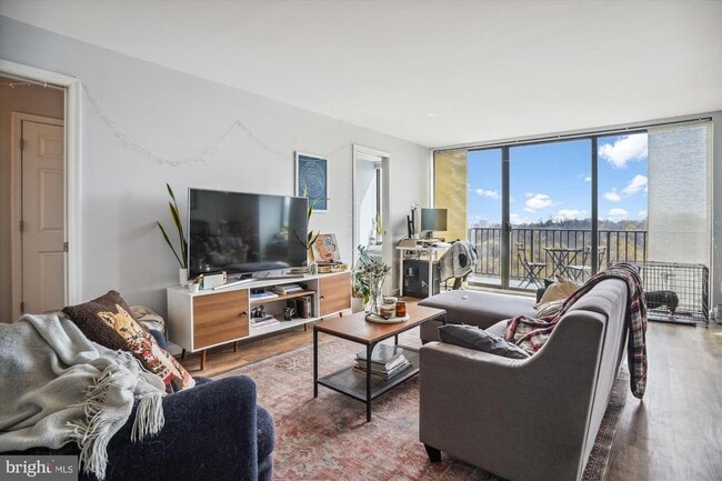 Building Photo - 1510 12th St N