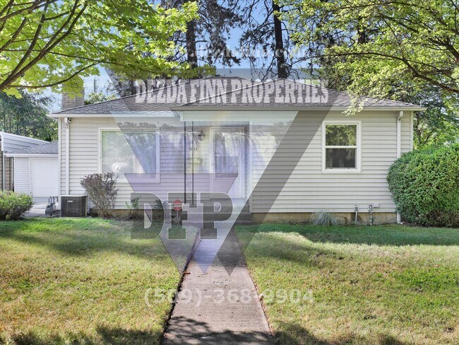 Primary Photo - Charming Shadle District 3 bedroom with RV...