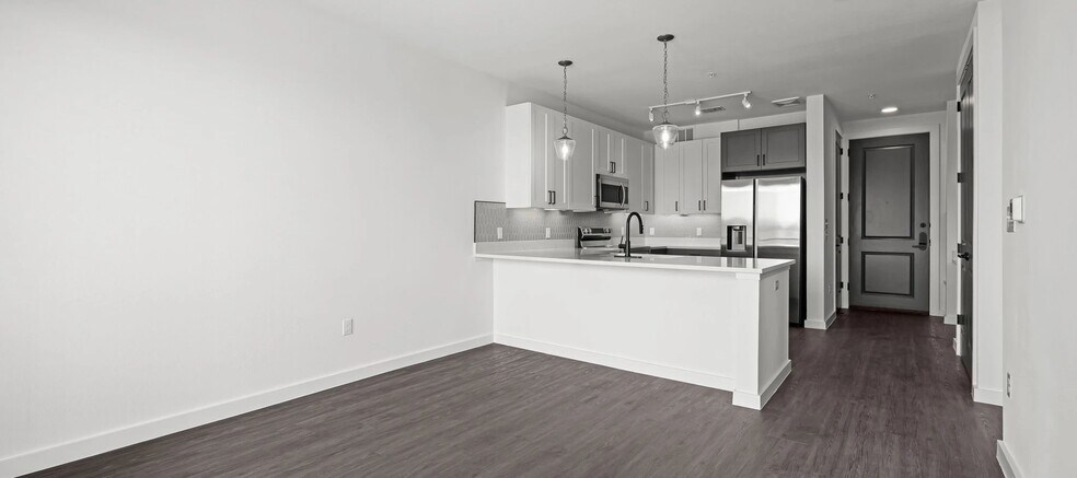 Building Photo - 1100 N Zang Blvd