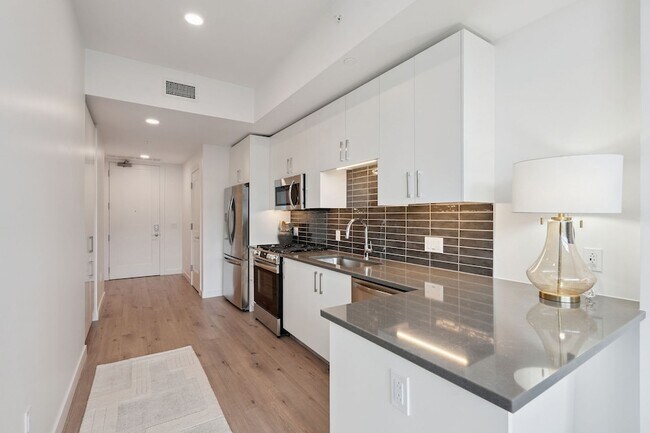 Building Photo - 1212 Demonbreun St