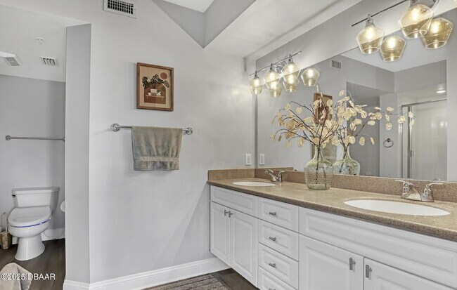 Building Photo - 4670 Links Village Dr