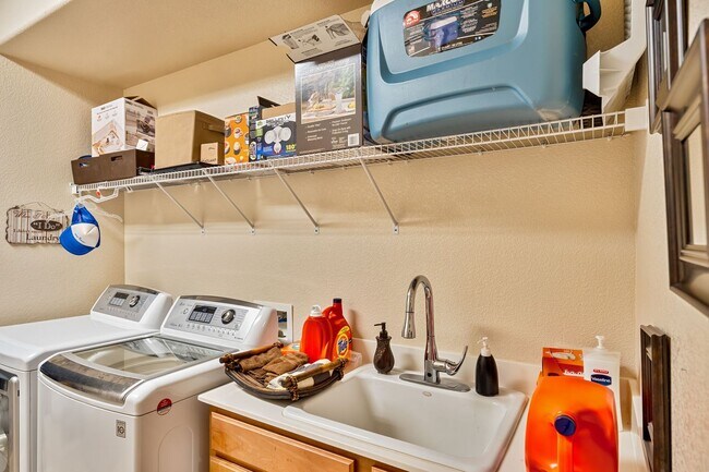 Building Photo - 9952 Spring View Way