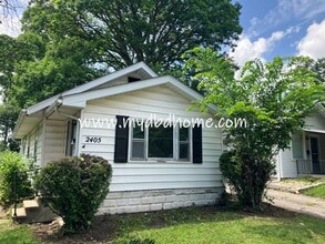 Building Photo - 2405 Poinsette Dr