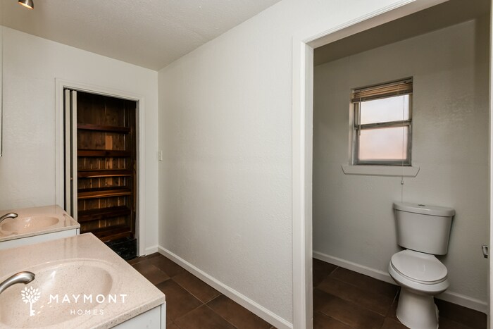 Building Photo - 1017 Locust St