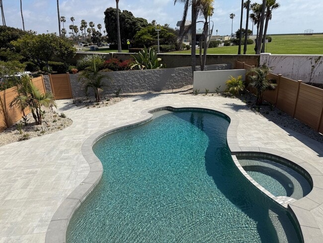 Building Photo - Gorgeous Fully Remodeled 5 Bedroom Home wi...