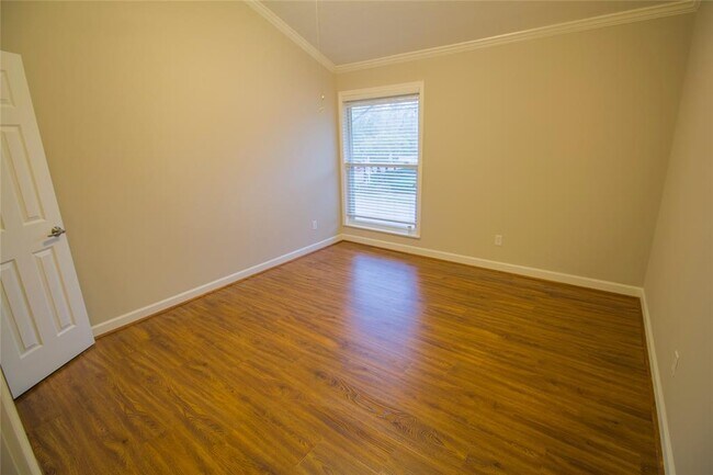 Building Photo - 2300 Augusta Dr