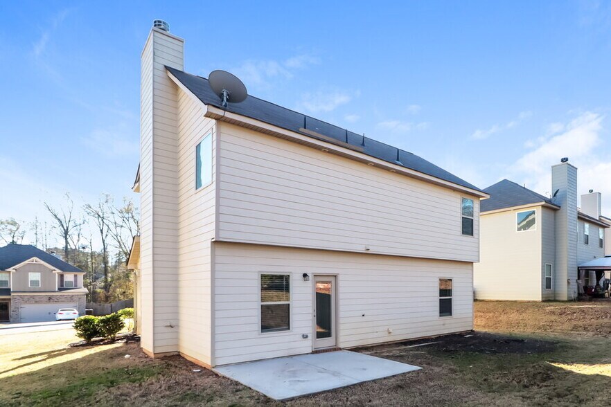 Building Photo - 450 Louise Way