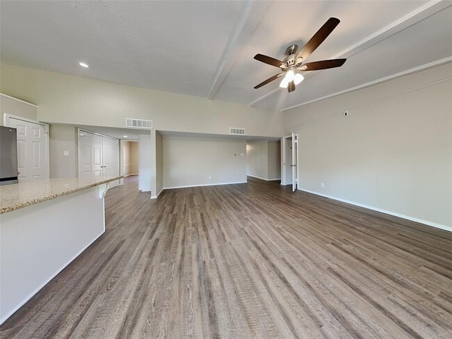 Building Photo - 5618 Hickory Forest Dr