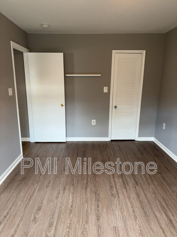 Building Photo - 749 Azalea Dr