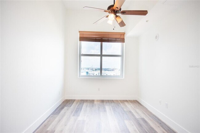 Building Photo - 1208 E Kennedy Blvd