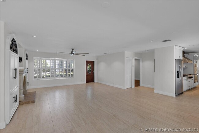 Building Photo - 2401 NE 47th St