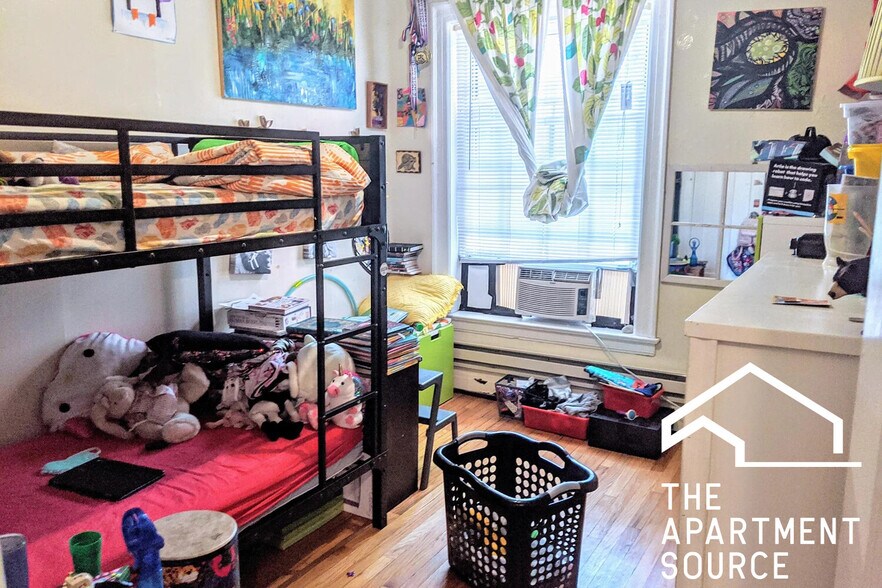 Building Photo - 945 Judson Ave