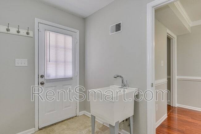 Building Photo - 493 Fairfield Way