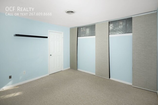 Building Photo - Wash Sq West 2 Bed Condo