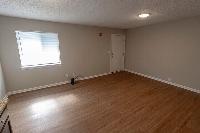 Building Photo - 105 N Garth Ave