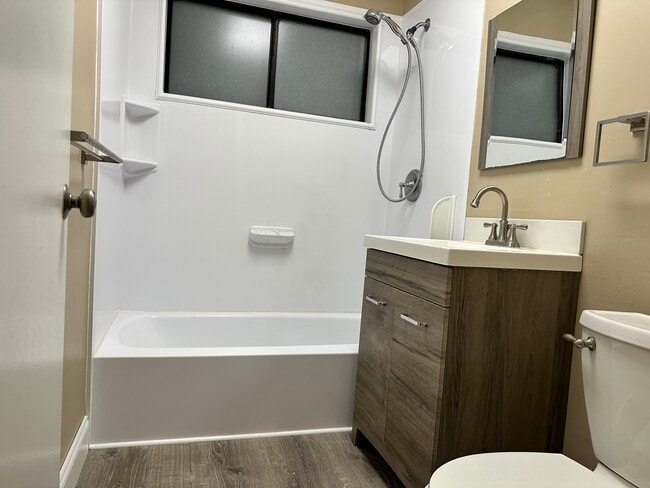 Building Photo - 2 Shrewsbury Green Dr