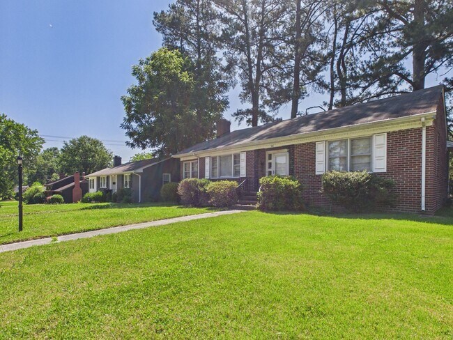 Building Photo - 910 Northampton Rd
