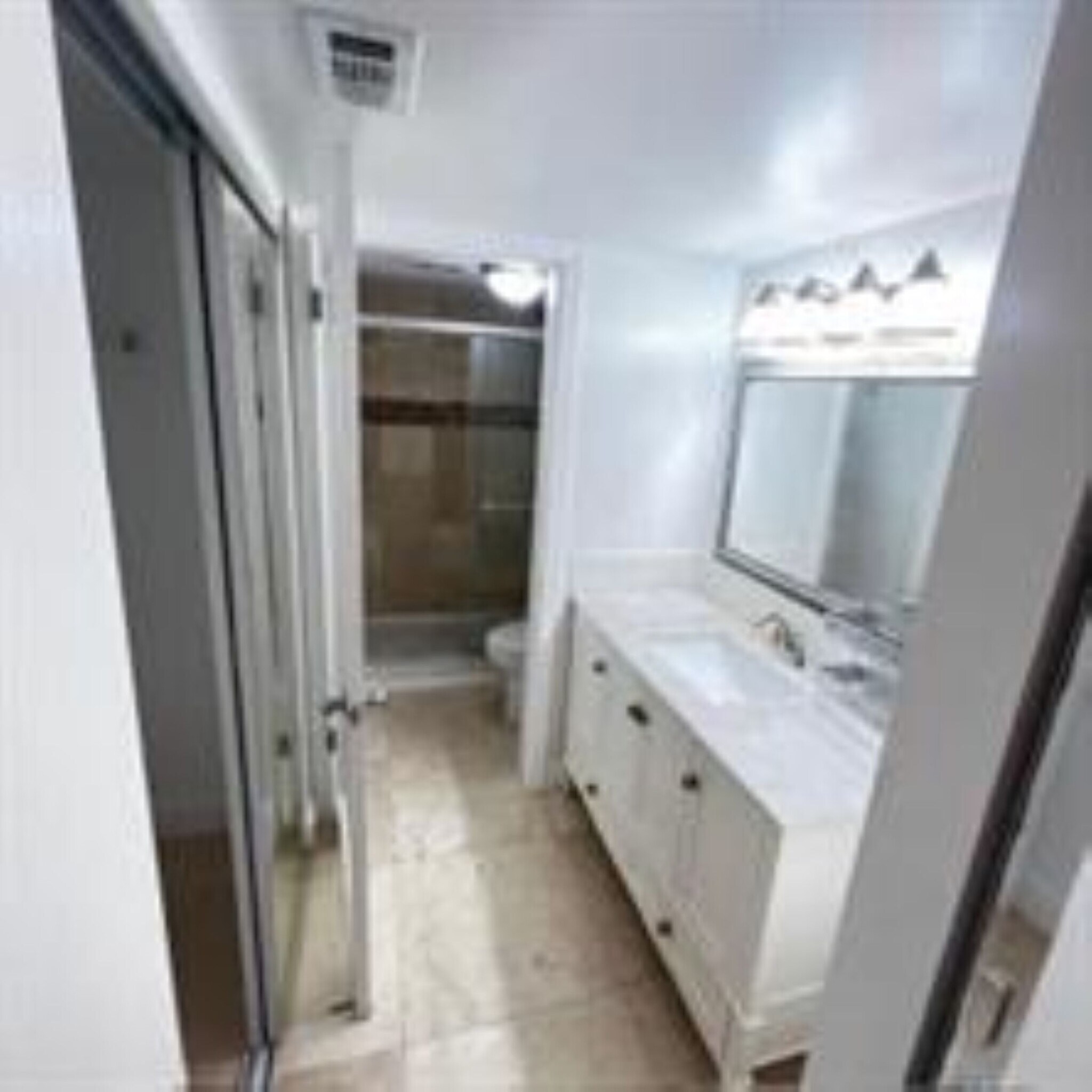 Building Photo - 2810 N Oakland Forest Dr