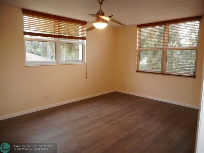Building Photo - 3150 W Rolling Hills Cir