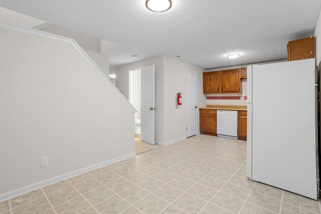 Building Photo - 2401 Greenwood Dr