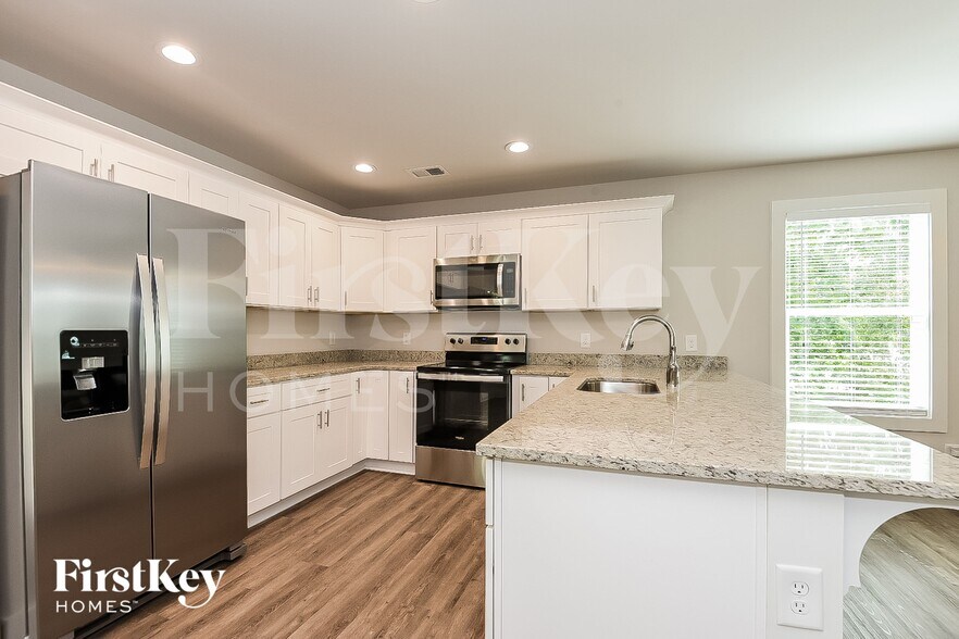 Building Photo - 6955 Overton Cir