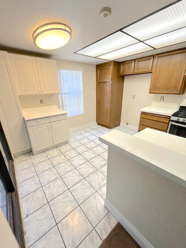 Building Photo - 111 E Rosewood Ct