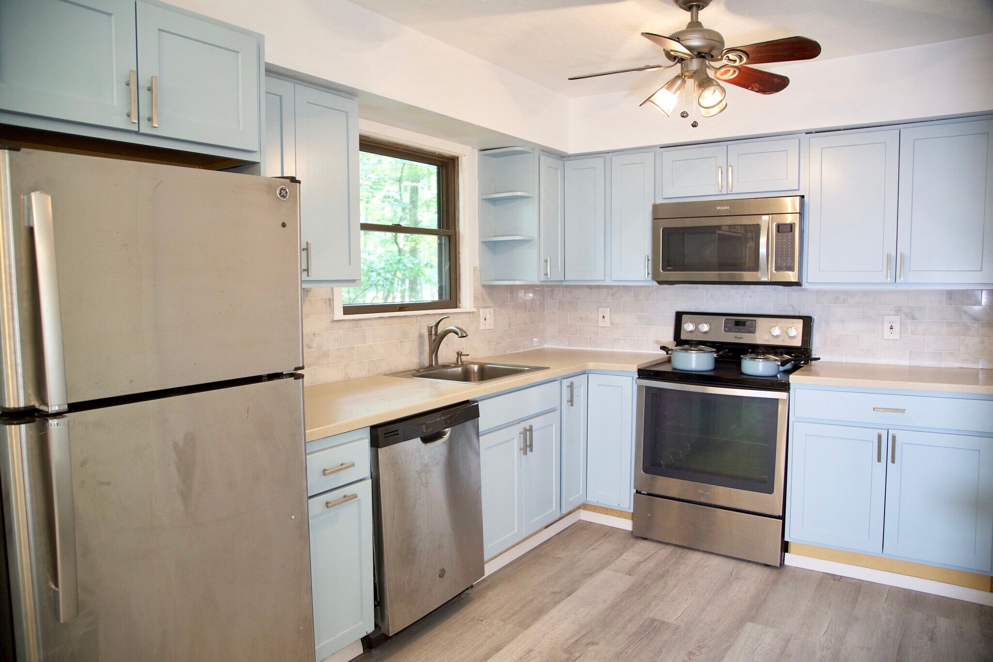 Building Photo - 3135 Greenbriar Dr
