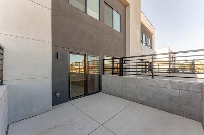 Building Photo - 432 S 32nd St