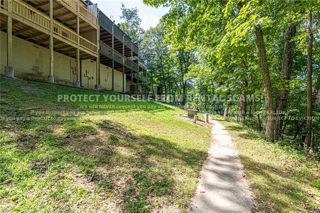 Building Photo - 27 Estes Dr