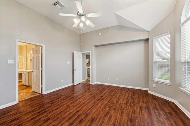 Building Photo - 3122 Schumann Oaks Dr