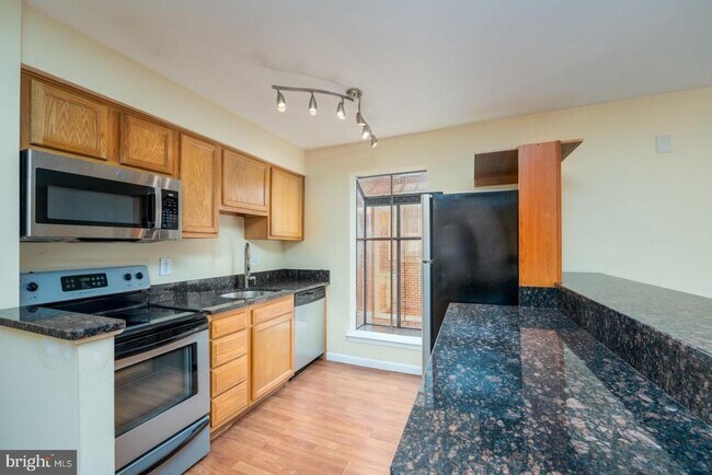 Building Photo - 35 Andrew Pl