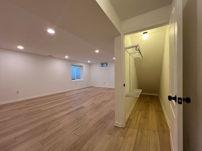 Building Photo - 4170 Bunker Hill Dr N