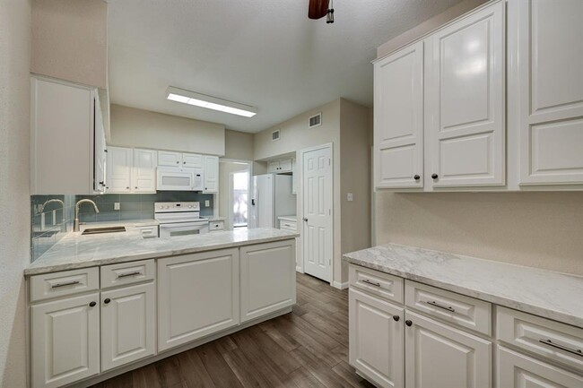 Building Photo - 2400 N Braeswood Blvd
