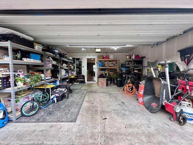 Building Photo - Modern 3-Bedroom 2.5 Bath Single Family Home in Gresham!