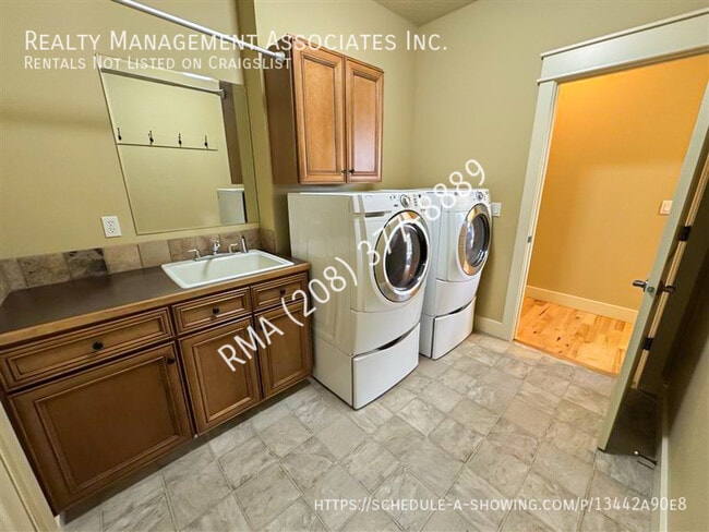 Building Photo - 919 E Boise Ave