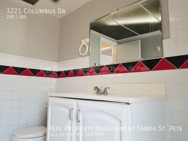 Building Photo - 3221 Columbus Dr