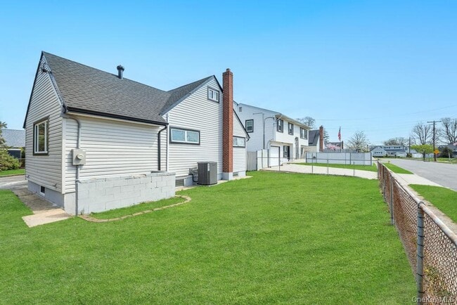 Building Photo - 207 August Rd