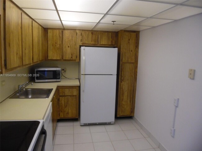 Building Photo - 20505 E Country Club Dr