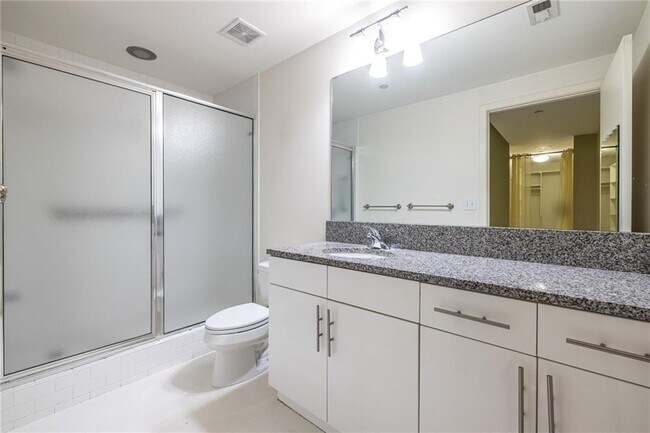 Building Photo - 335 W Ponce de Leon Ave