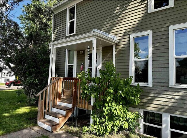 Building Photo - 2120 Russell Ave