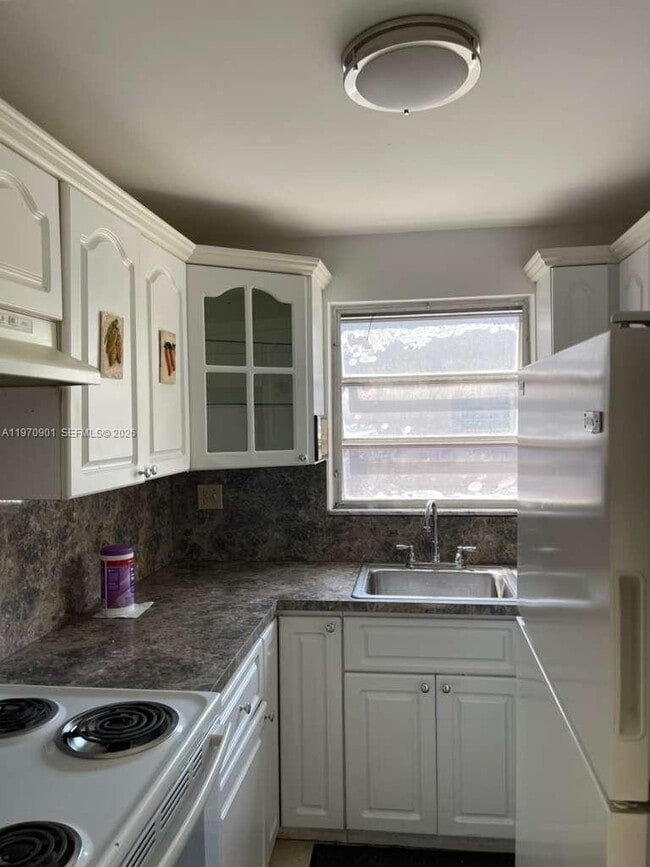 Building Photo - 3522 NE 171 St