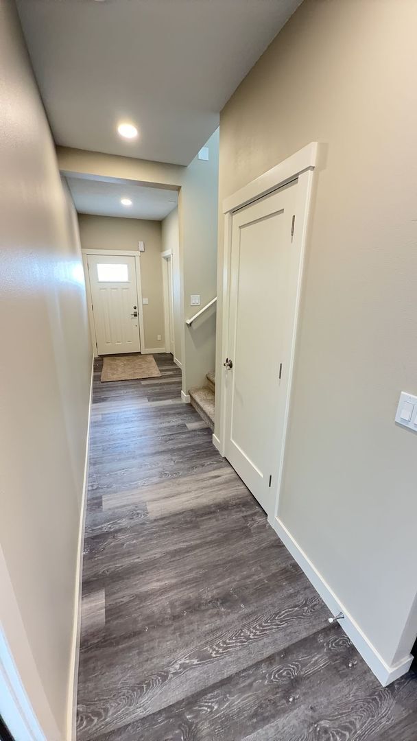 Building Photo - Chernishoff Seven Oak Luxury Duplex